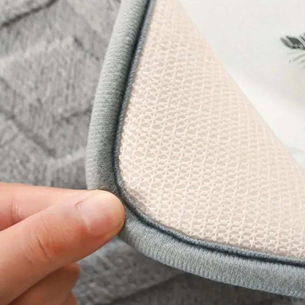 Luxurious Microfiber Bath Mat with Elegant Design
