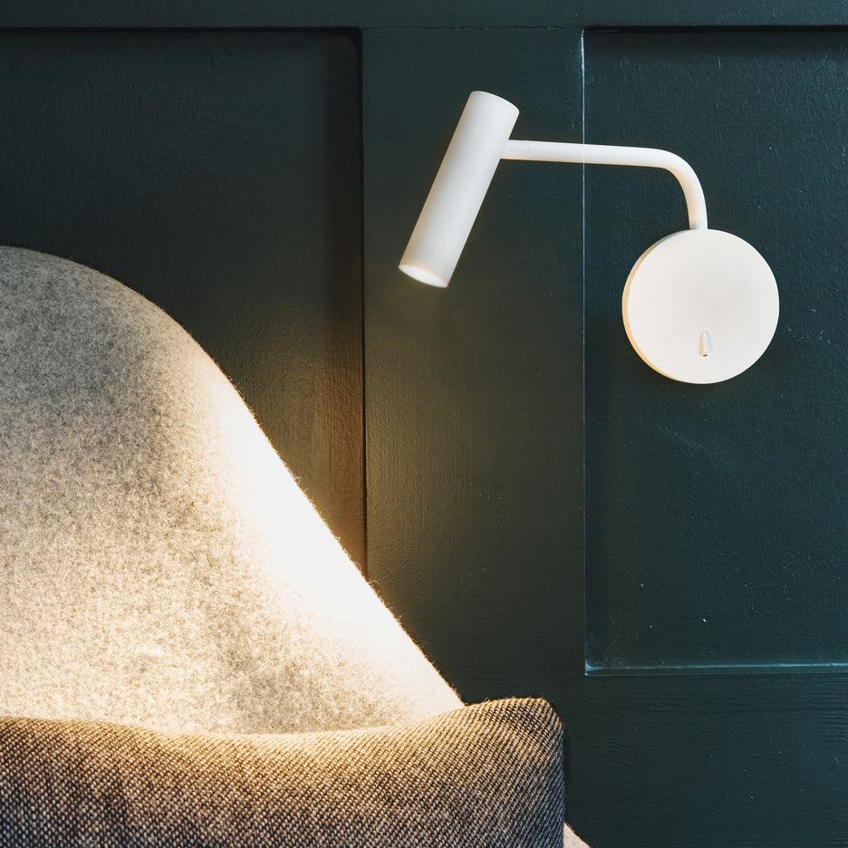 Sleek LED Wall Lamp with Flexible Arm – Stylish Indoor Lighting