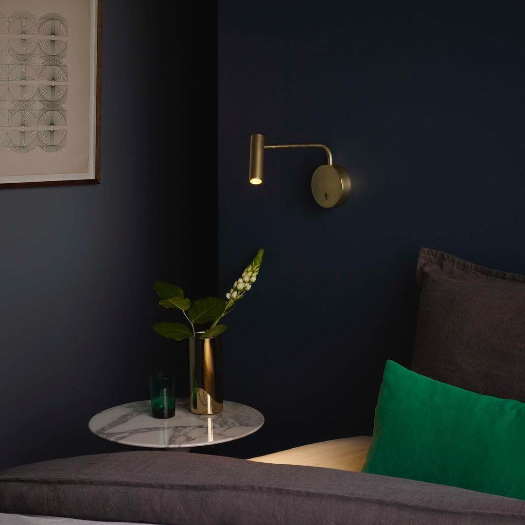 Sleek LED Wall Lamp with Flexible Arm – Stylish Indoor Lighting