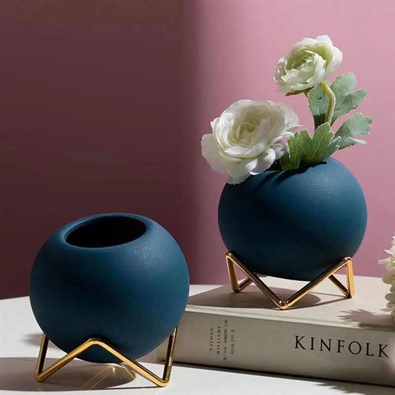 Stylish Ceramic Planter with Elegant Metal Stand