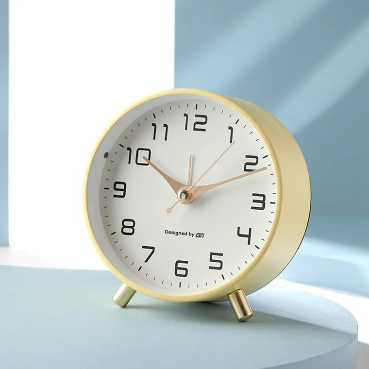 Serene Scandinavian Table Clock – A Touch of Minimalist Elegance