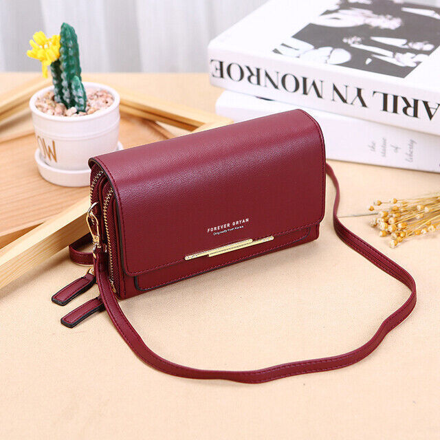 Chic Leather Crossbody Bag for Effortless Style and Function