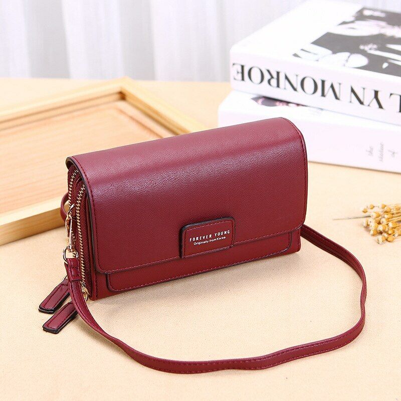 Chic Leather Crossbody Bag for Effortless Style and Function