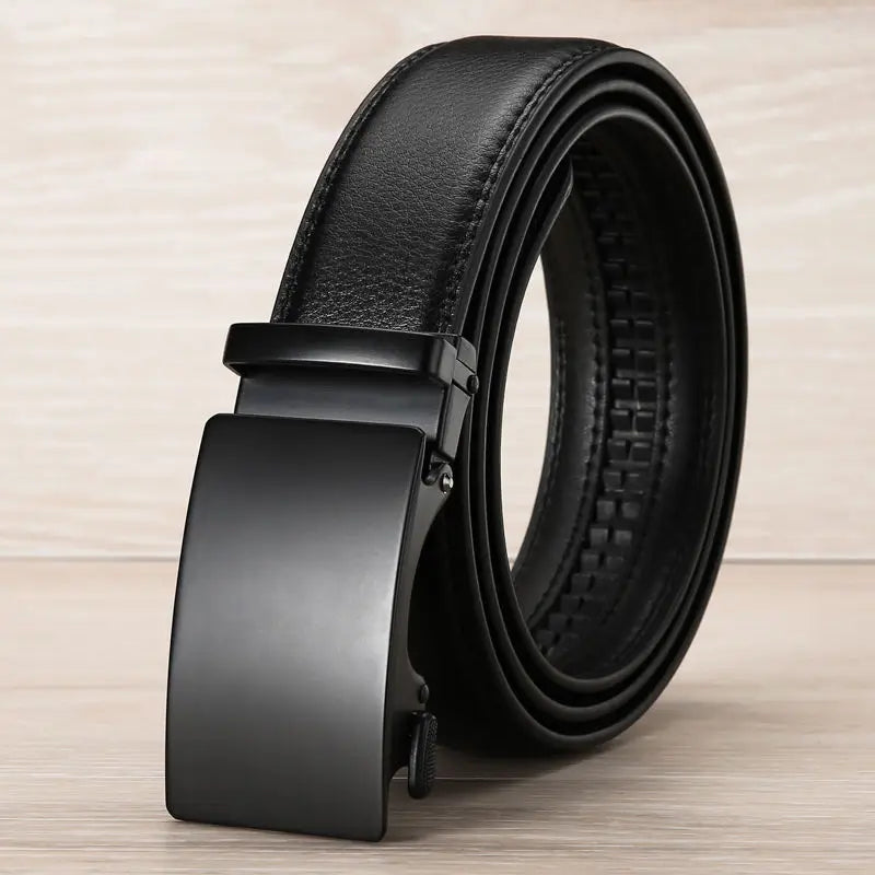 Luxury Adjustable Leather Belt for the Modern Gentleman