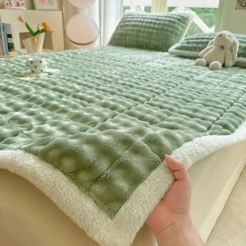 Foldable Plush Mattress Cover for Warm Comfort