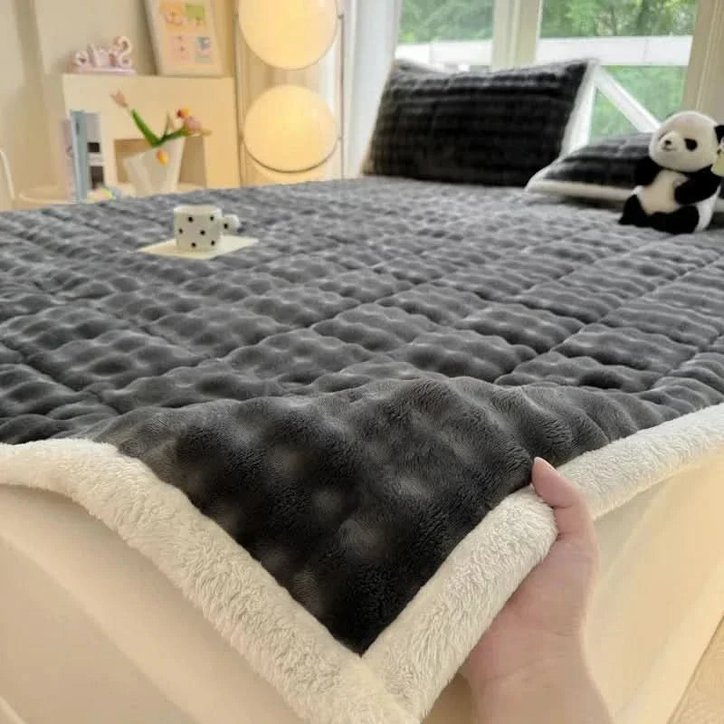 Foldable Plush Mattress Cover for Warm Comfort