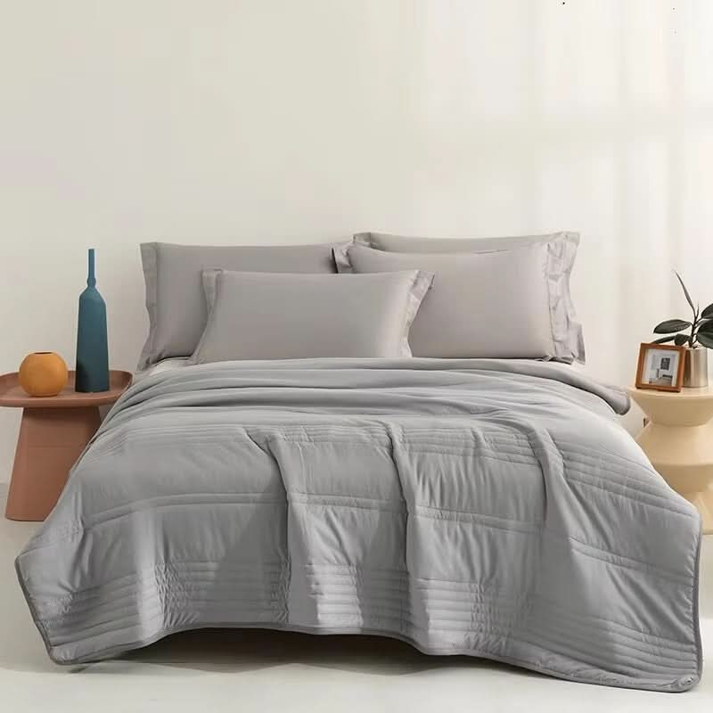 Soft and Breathable Thin Cooling Blanket for Comfortable Sleep