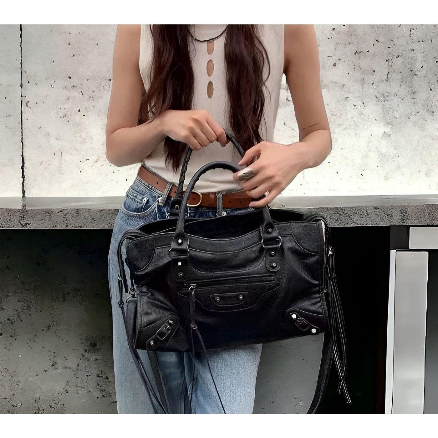 Sophisticated Large Capacity Tote for Everyday Elegance