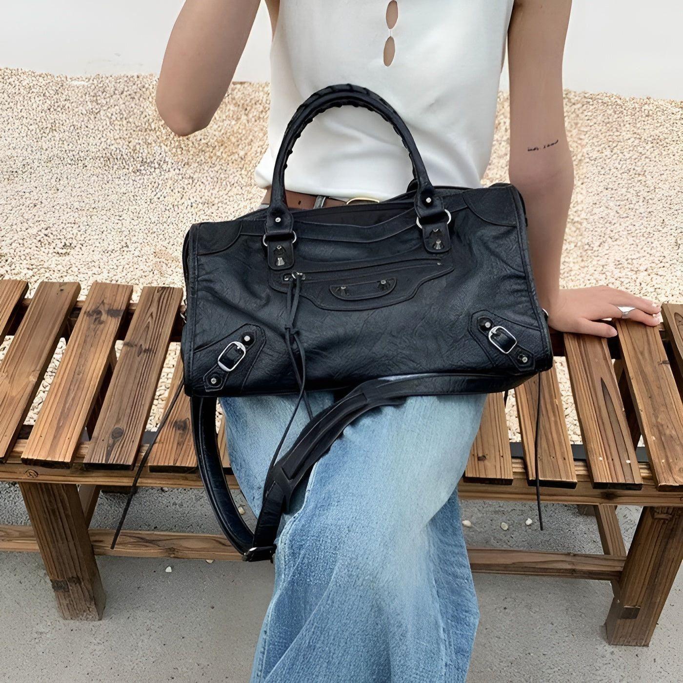 Sophisticated Large Capacity Tote for Everyday Elegance