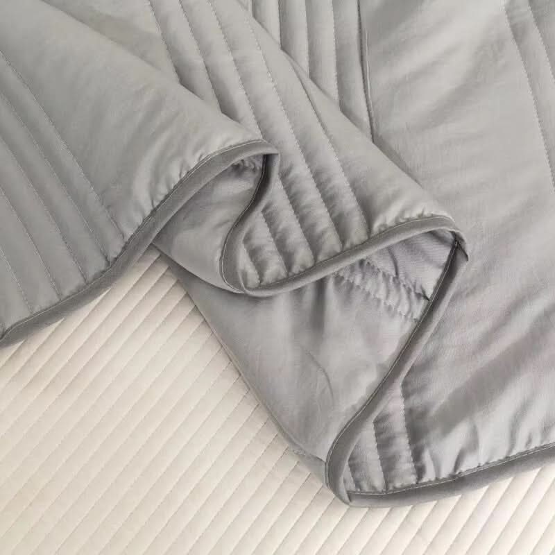 Soft and Breathable Thin Cooling Blanket for Comfortable Sleep