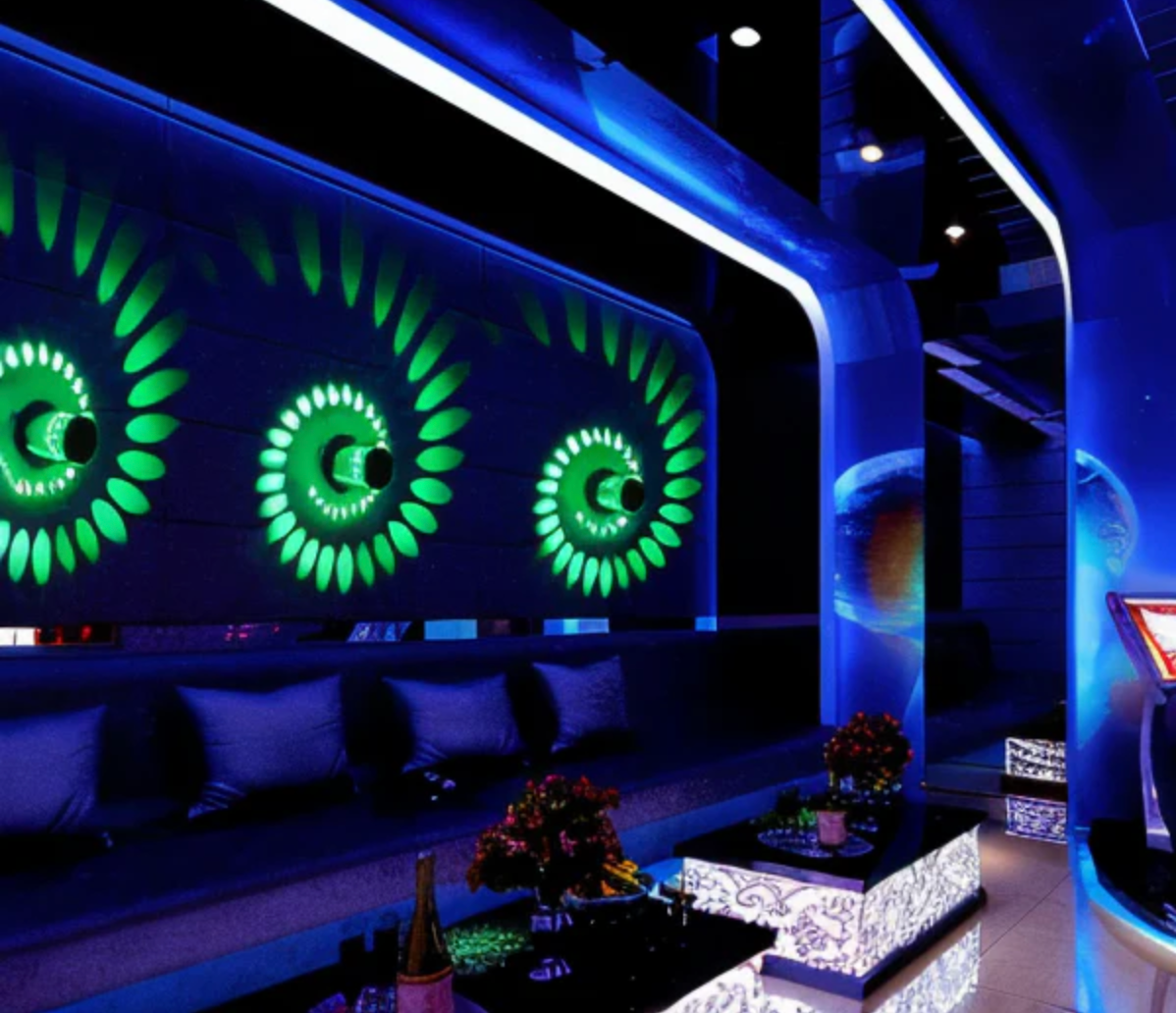 VividSpire LED Color Changing Wall Light – Modern Indoor Illumination