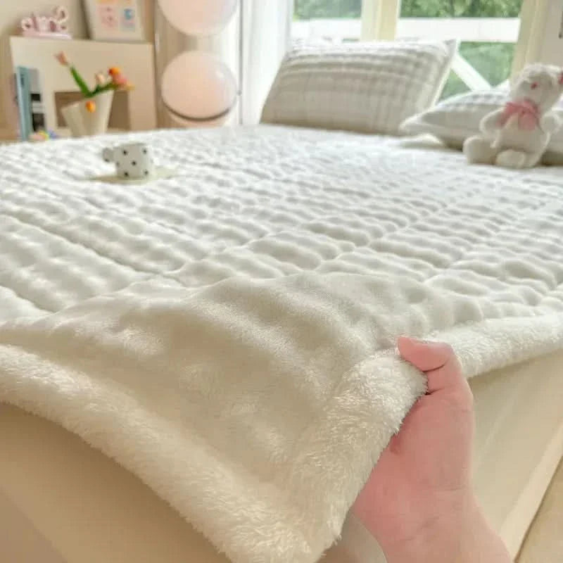 Foldable Plush Mattress Cover for Warm Comfort