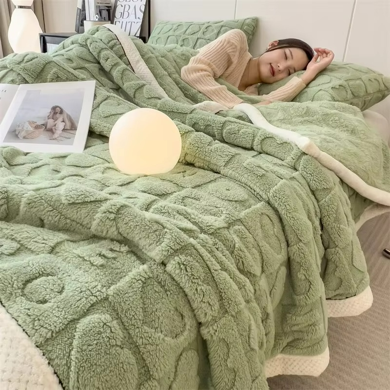 CozyComfort Fleece Blanket - Lightweight & Versatile