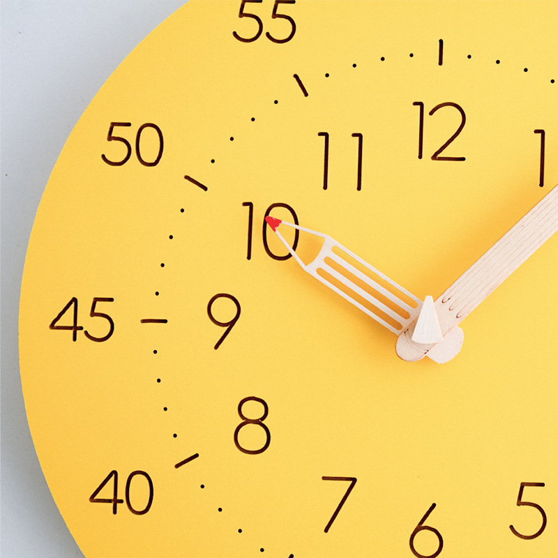 Colorful Kid's Wall Clock – Peaceful Timekeeping for Playrooms