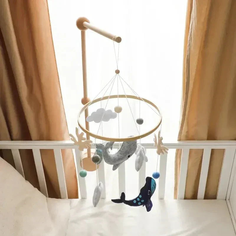 SereneDream Wooden Baby Mobile for a Tranquil Nursery