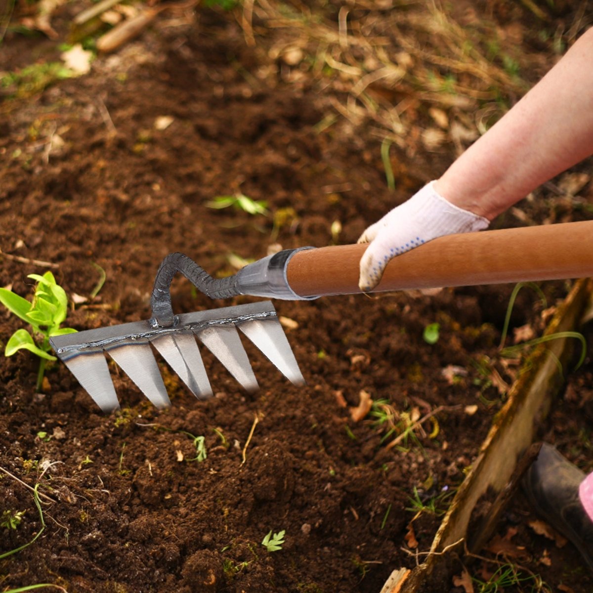 GardenMaster Pro – Sturdy Metal Rake for Effortless Weeding & Soil Care