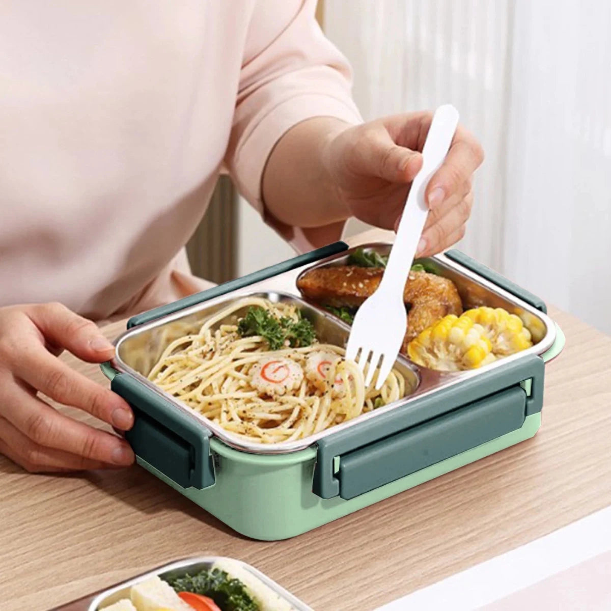 HeatKeeper – Insulated Food Carrier with Leak-Resistant Lid