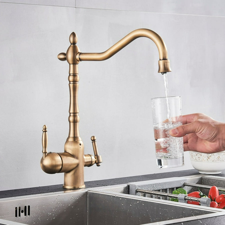 Elegant Kitchen Faucet with 360-Degree Rotating Spout and Sturdy Brass Build