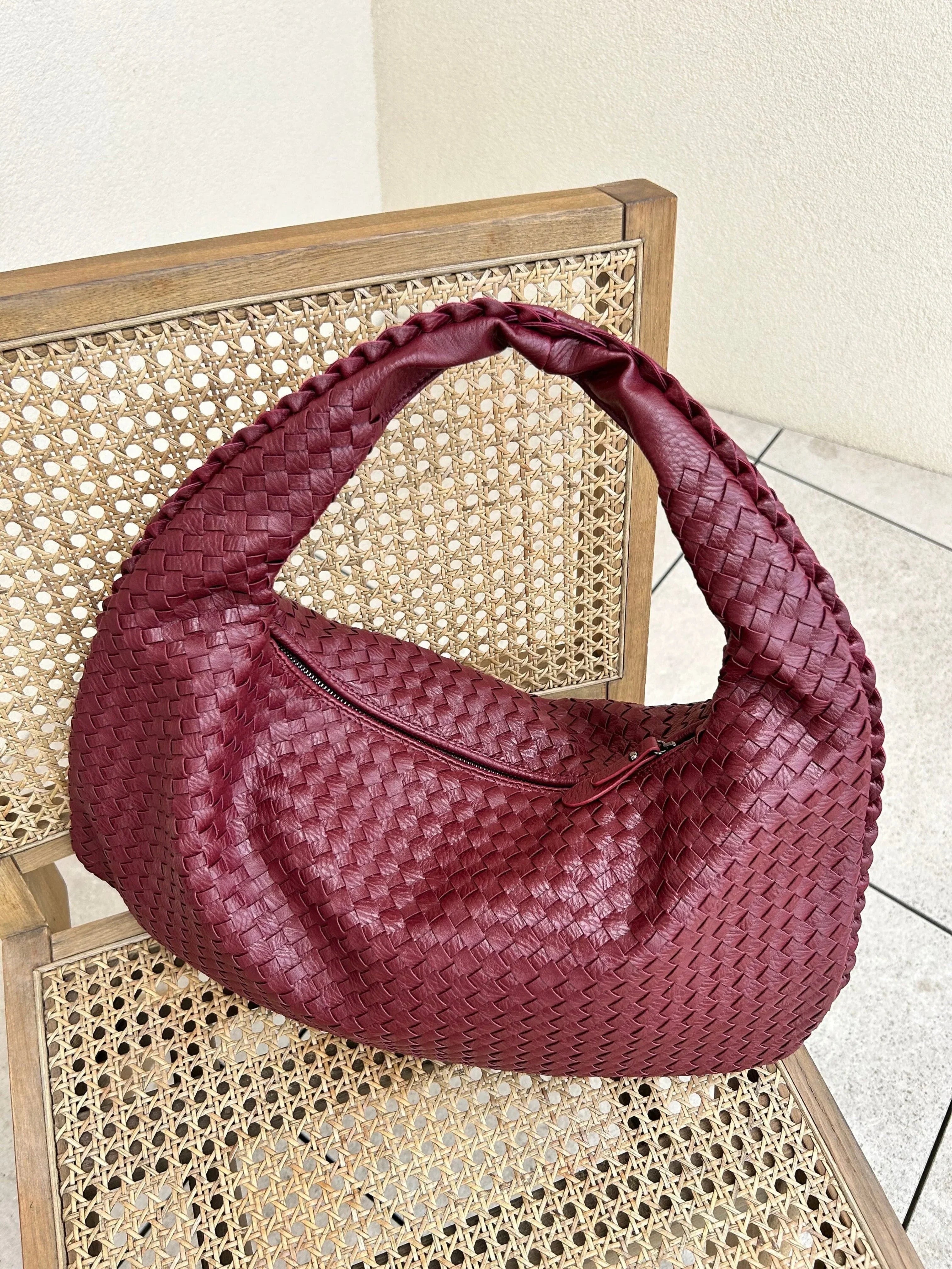 Woven Leather Hobo Bag with Secure Zipper – Crossbody Style