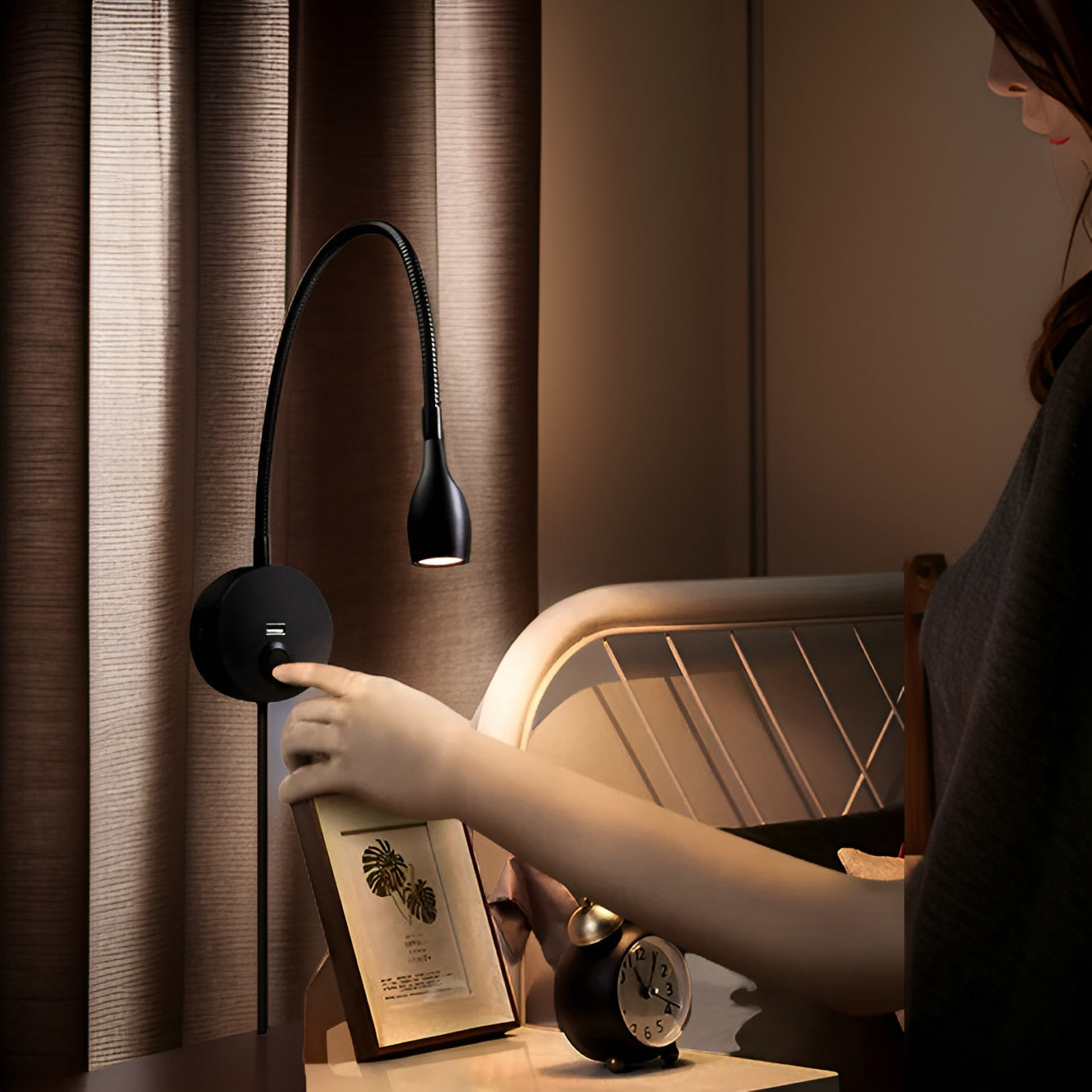 Versatile Adjustable LED Wall Lamp for Modern Interiors