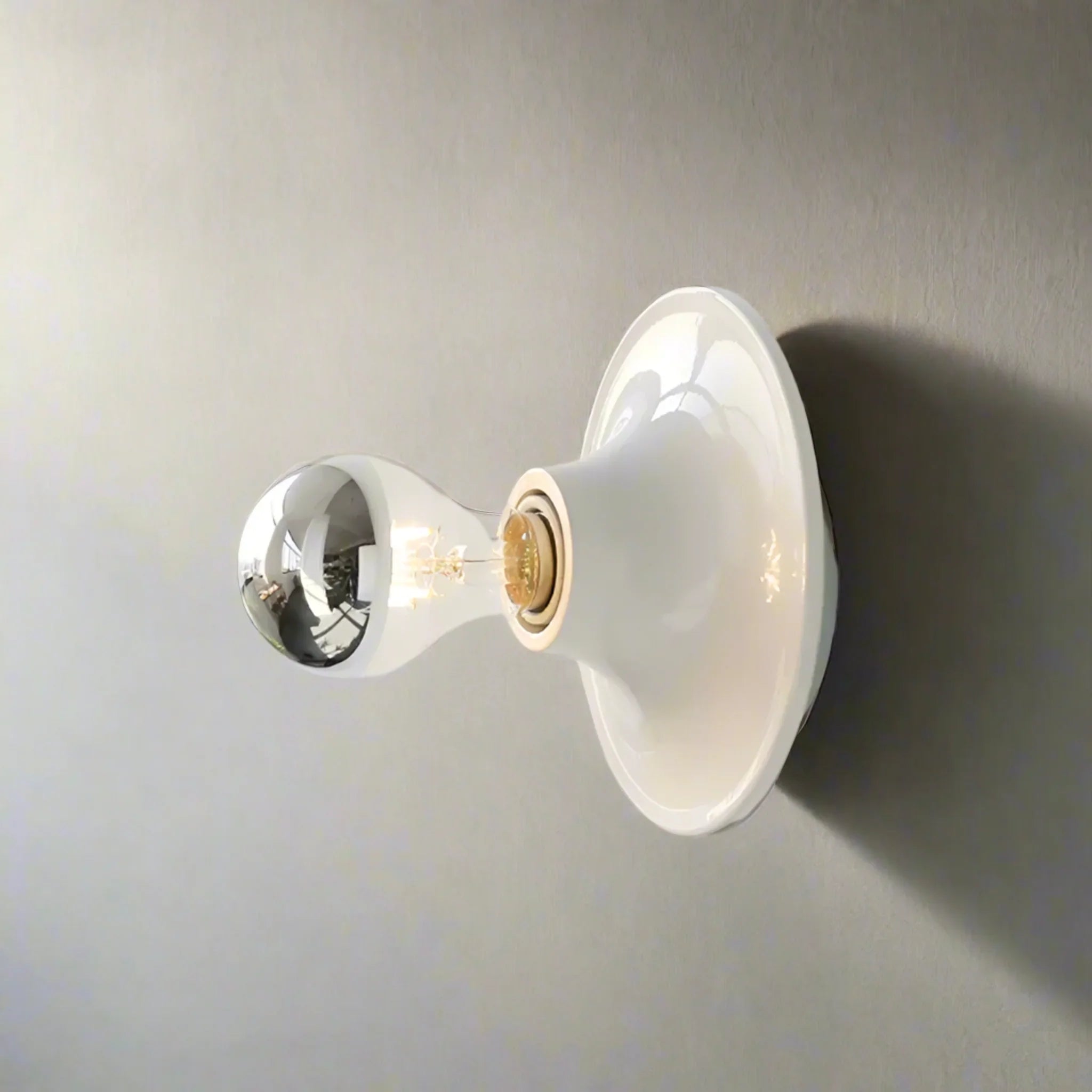Stylish Metal Wall Light Fixture for Indoor Spaces