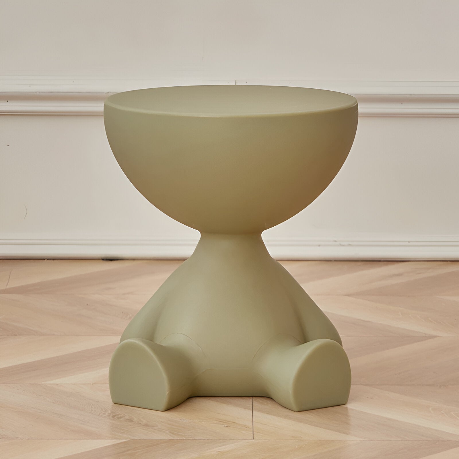 Chic Round Coffee Table for Modern Living Spaces