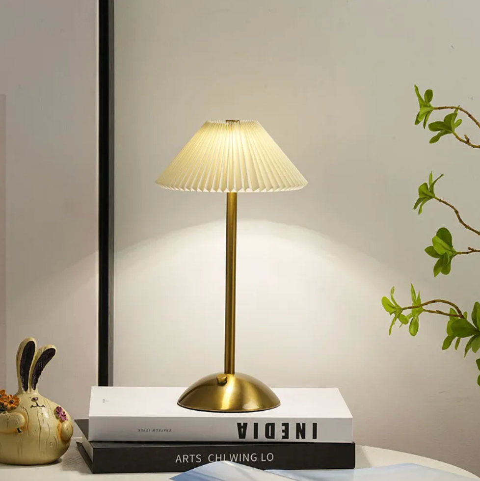 Wireless Modern Table Lamp with USB Charging Function LumiFold – 3-Step Dimmable | Bedside Lamp | Living Room