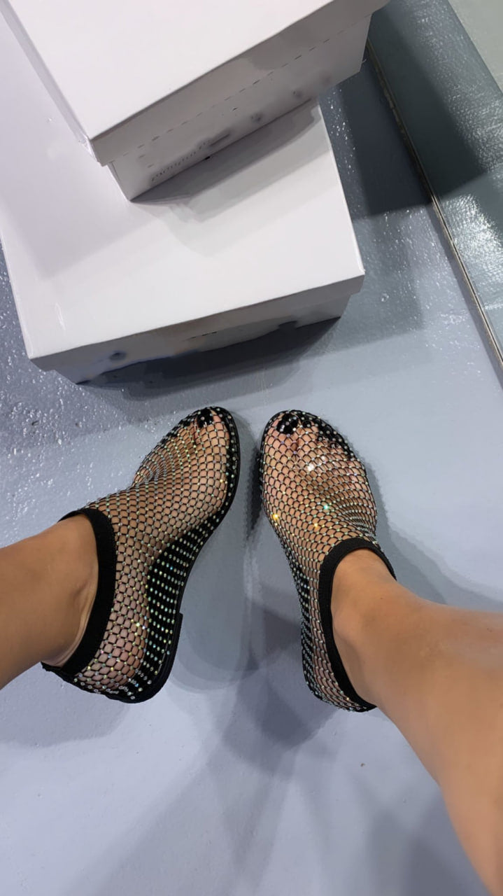 ZephyraLuxe™ — Step Confidently All Day with Breeze-Light Comfort and Sparkling Style