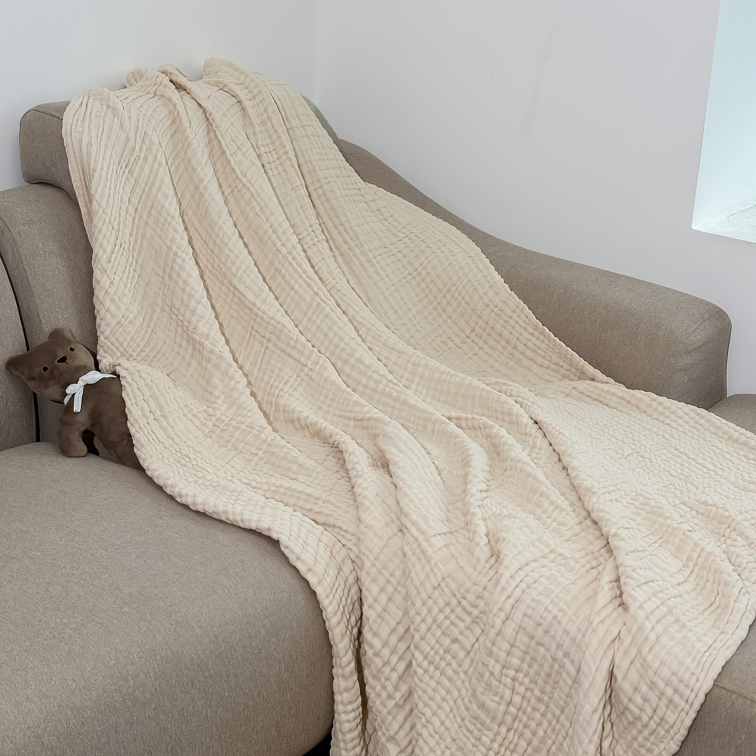BreezyCozy – Lightweight 6-Layer Cotton Blanket for All-Year Comfort