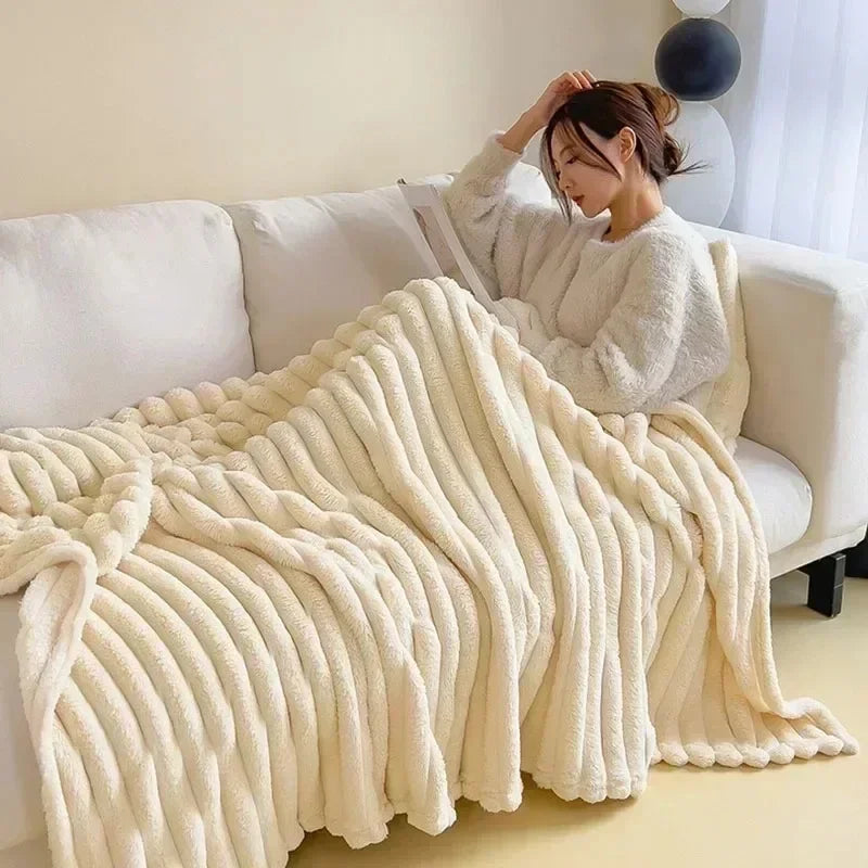 SnugNest™ Plush Blanket — Dive into Unmatched Warmth That Feels Like a Loving Embrace