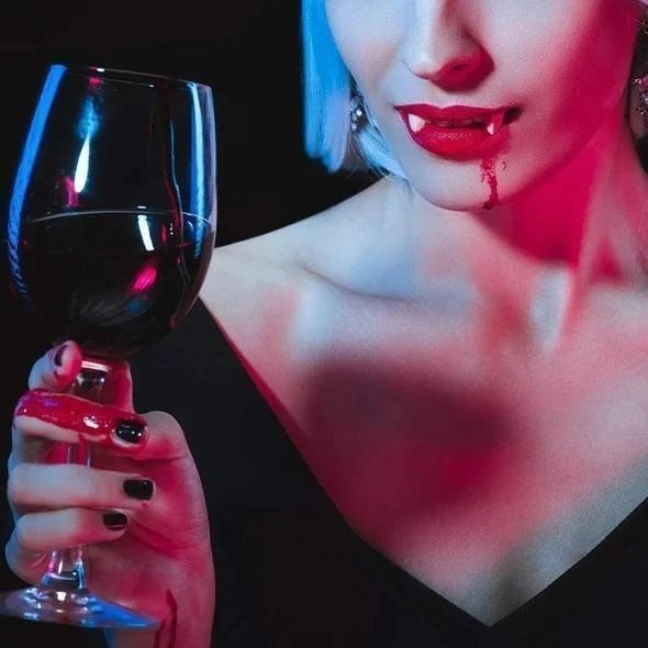 ShadowStrike™ Retractable Fangs — Unleash a Jaw-Dropping, Instantly Real Vampire Smile