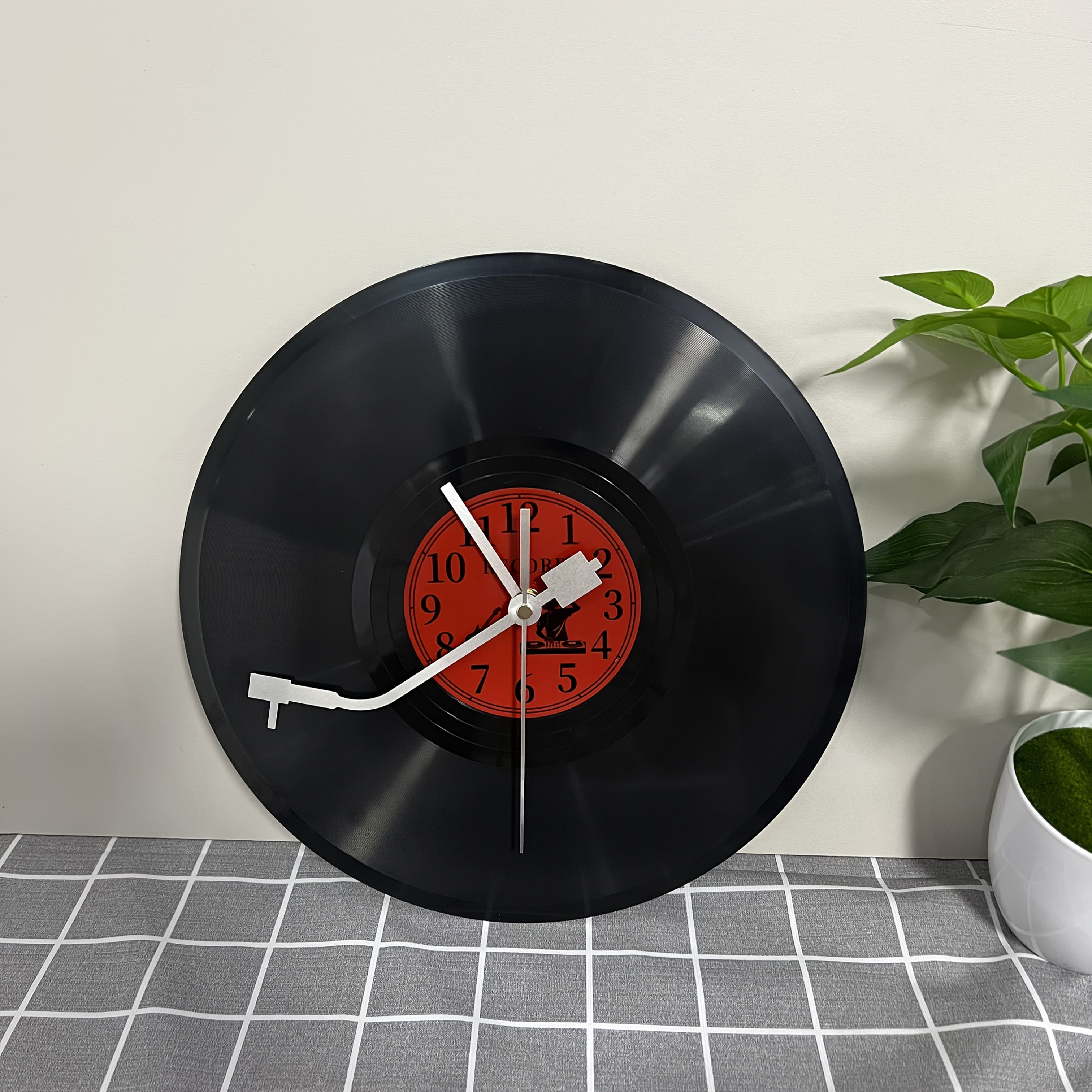 Classic Vinyl Record Wall Clock – Silent and Stylish Timepiece