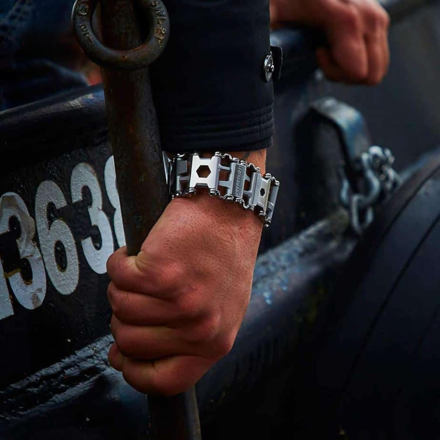 TitanForge™ Bracelet — Command Every Challenge with Unstoppable Power on Your Wrist