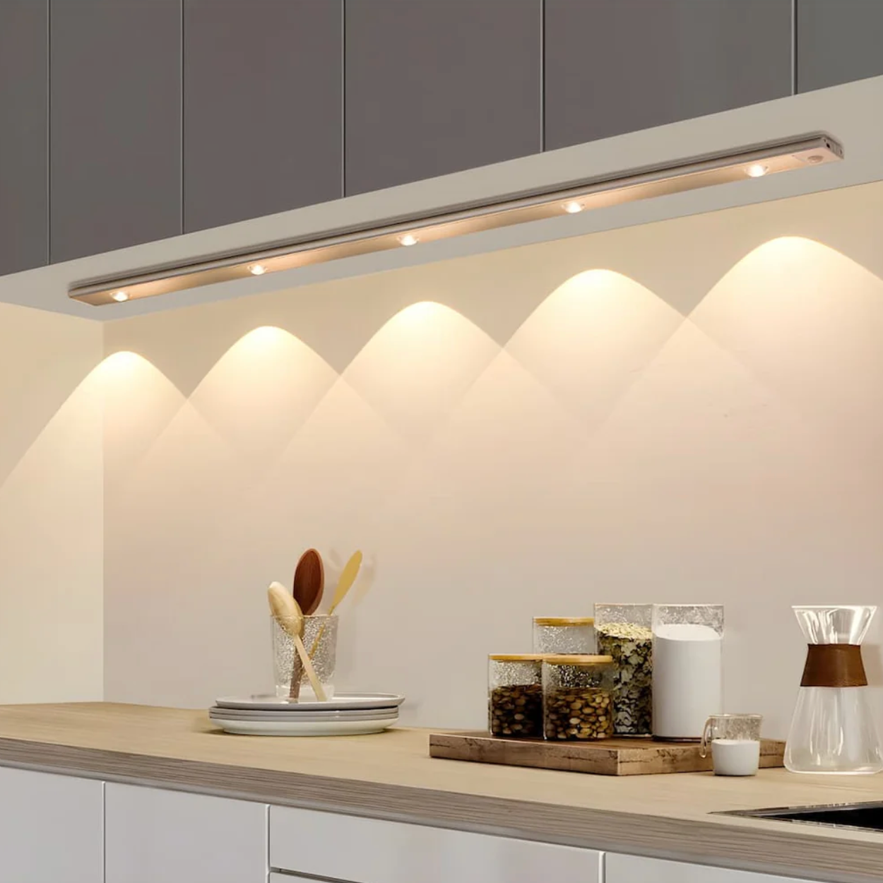 SmartLight - LED Wireless Light Featuring Built-in Motion Sensor