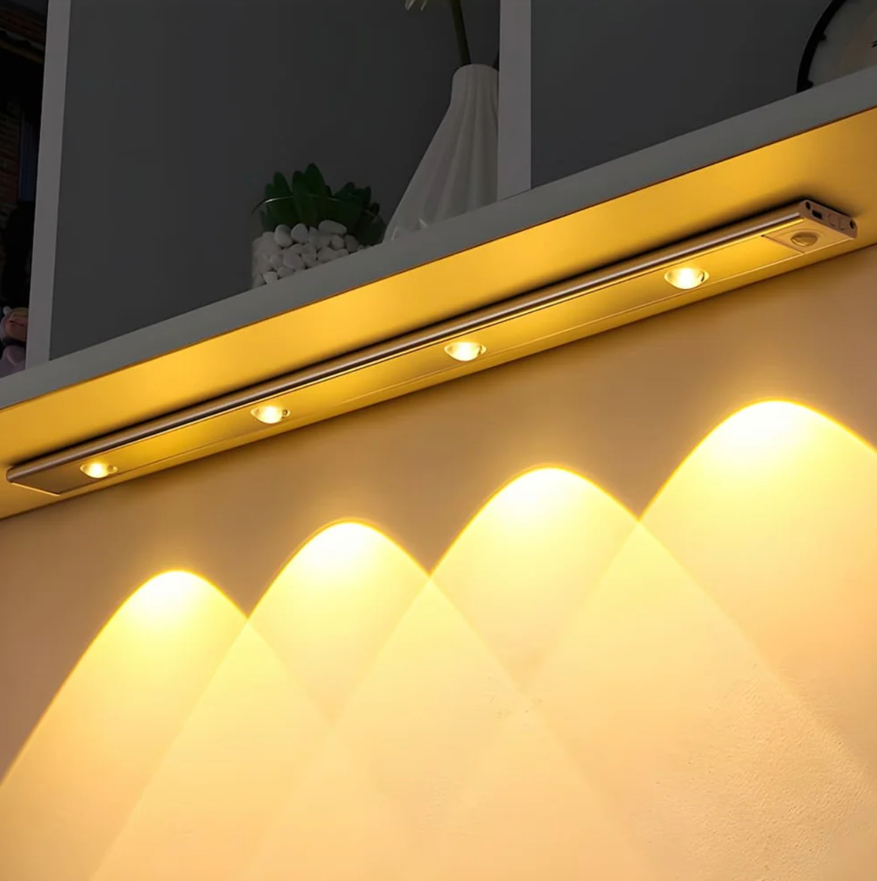 SmartLight - LED Wireless Light Featuring Built-in Motion Sensor