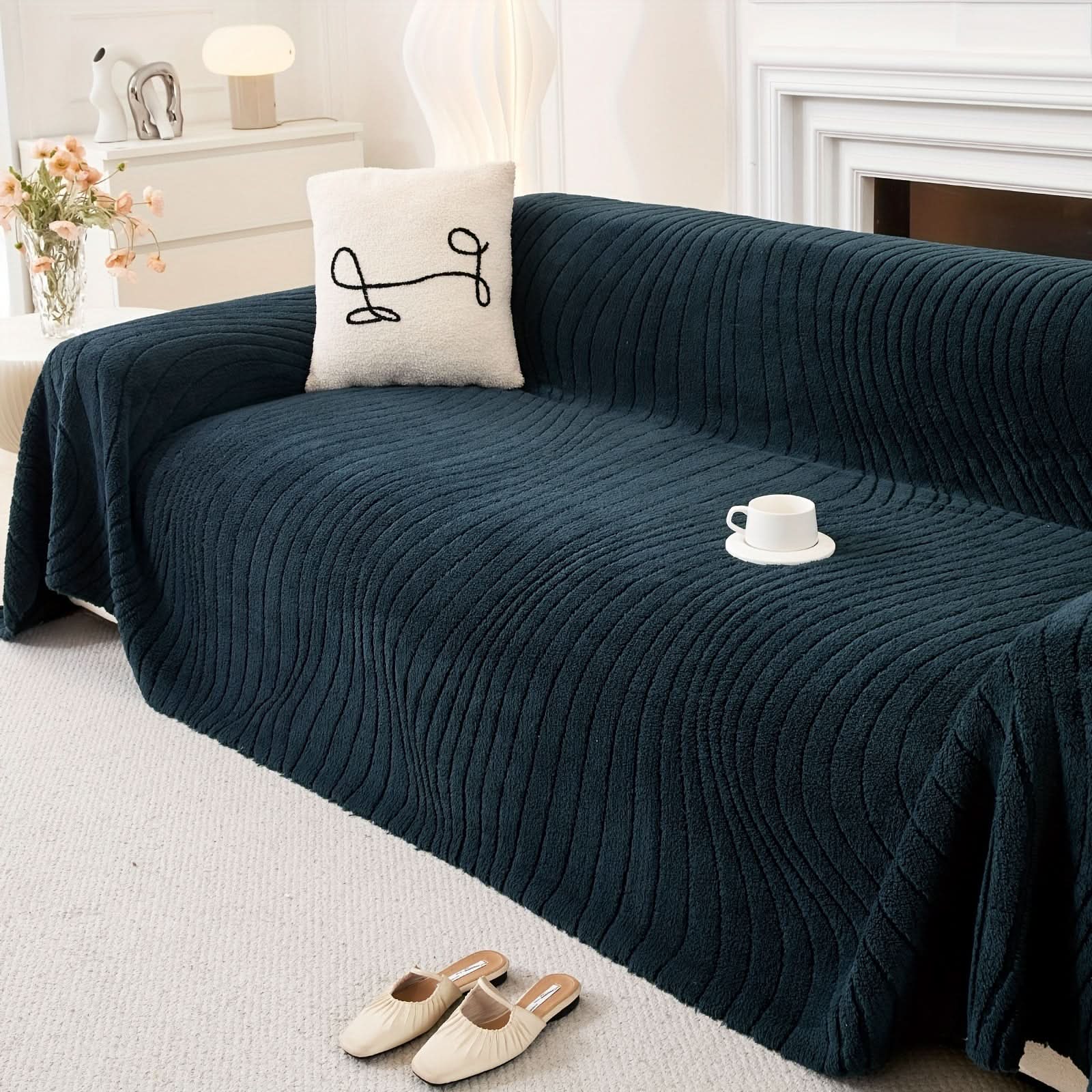 Reversible Plush Sofa Throw Blanket for Year-Round Use