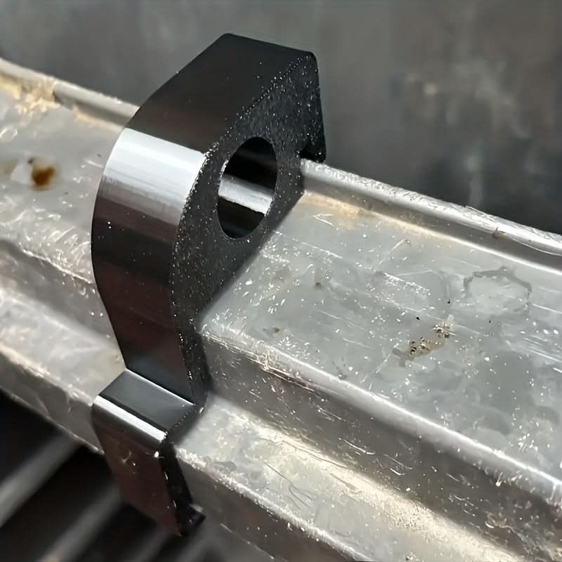 Ventilation Clip for Trash Bin - Controls Odors and Pests