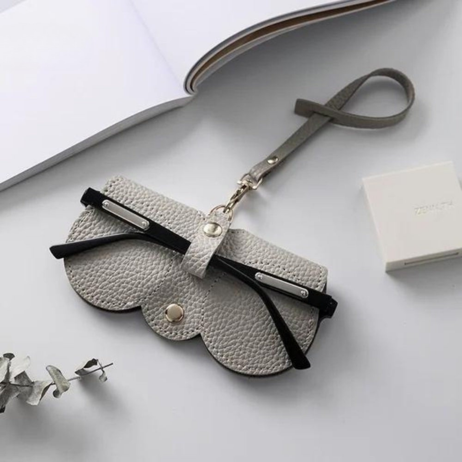 SlendaRico™ Slim Leather Glasses Case — Ultimate Featherlight Protection That Moves with You