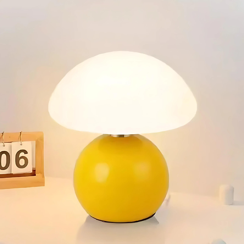 ClaudiLight | Stylish compact table lamp crafted from cream-colored ceramic