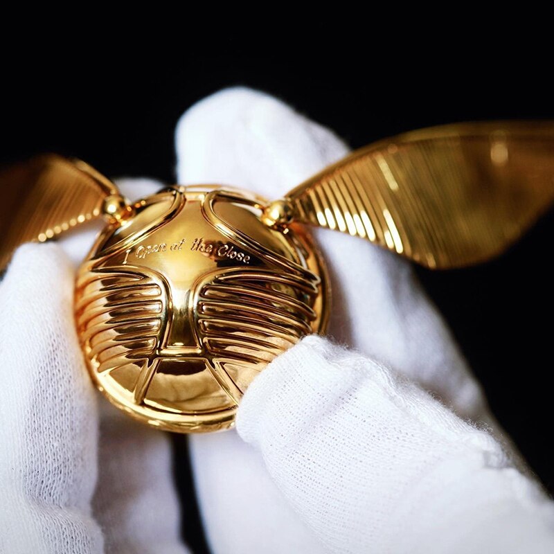 Elegant 18k Gold Ring Keeper with Enchanting Design