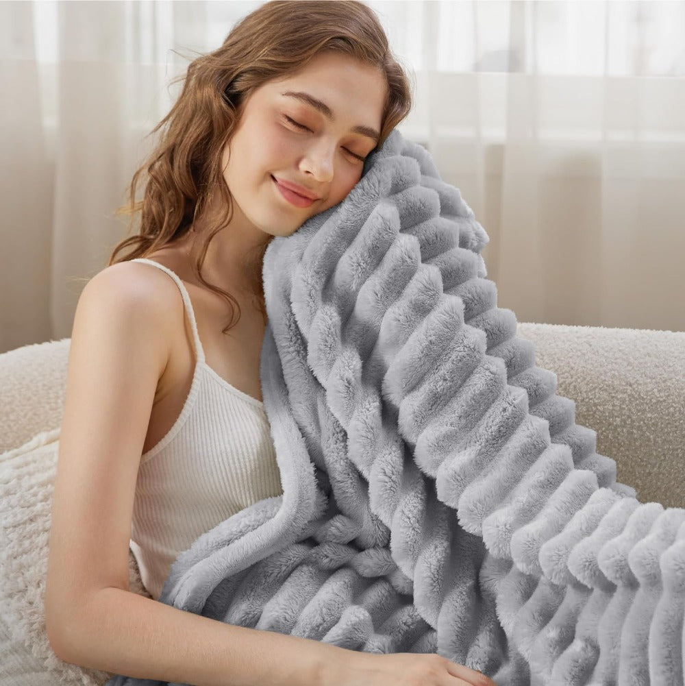Heavenly Comfort Fleece Blanket – Soft & Cozy Throw for All Seasons
