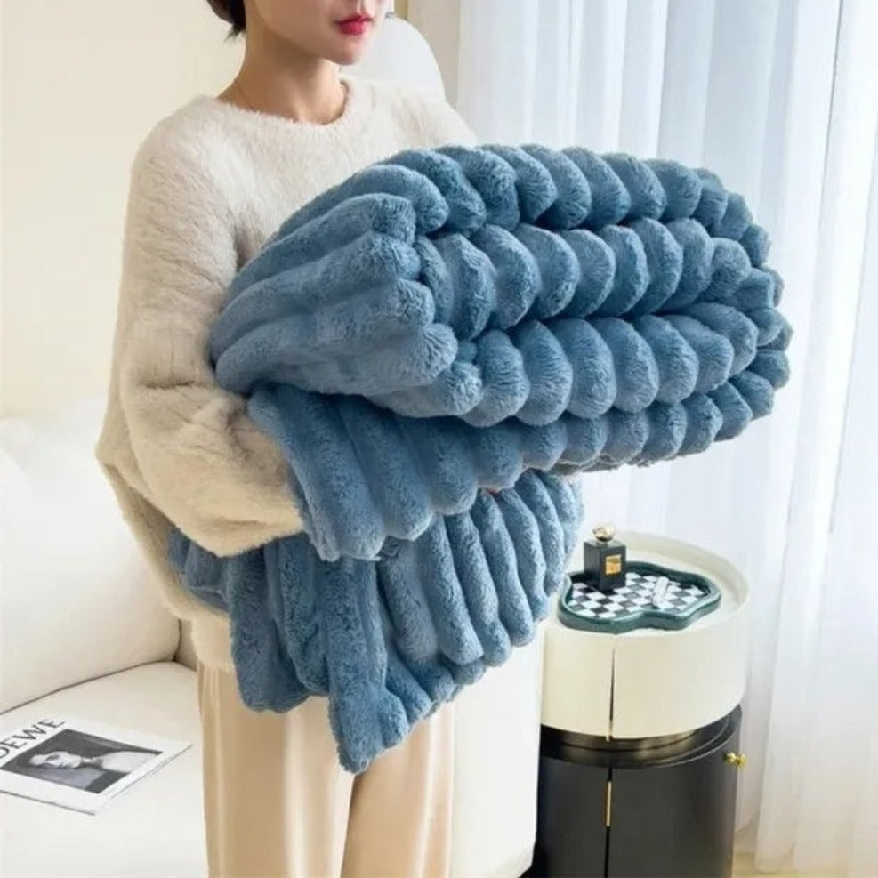 Heavenly Comfort Fleece Blanket – Soft & Cozy Throw for All Seasons