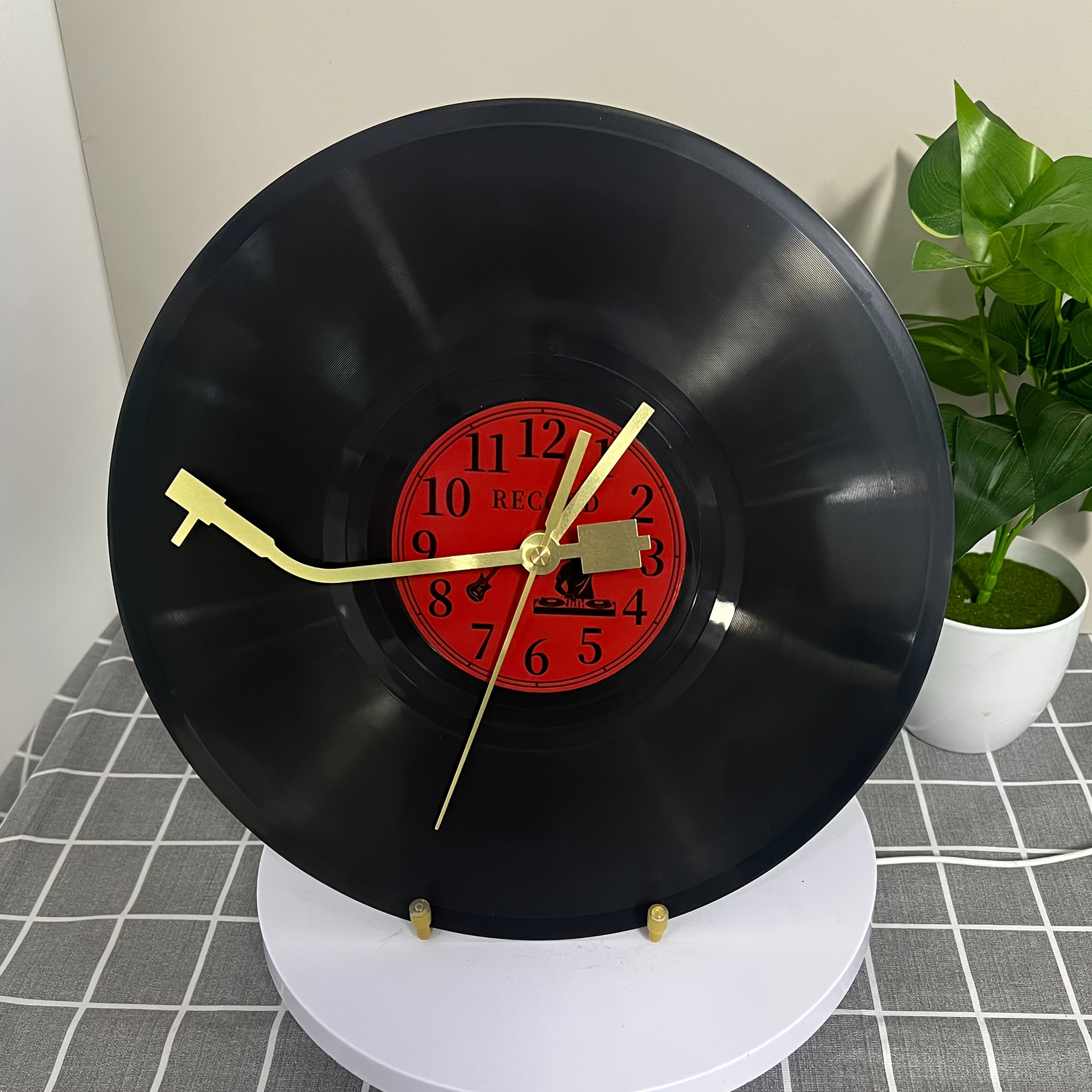 Classic Vinyl Record Wall Clock – Silent and Stylish Timepiece