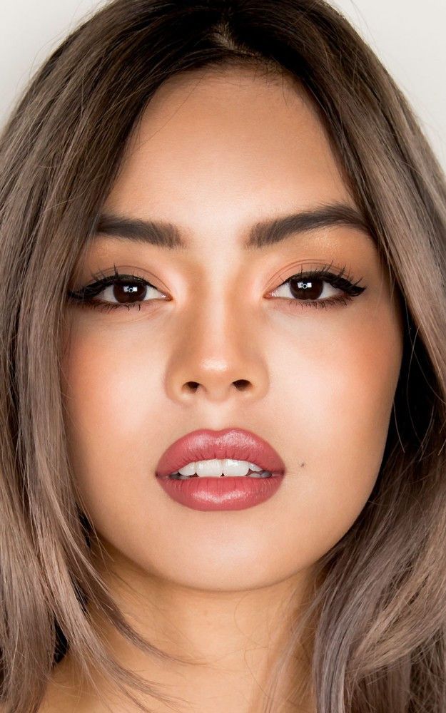 12 Shades of Creamy Lipstick - Colorful Texture