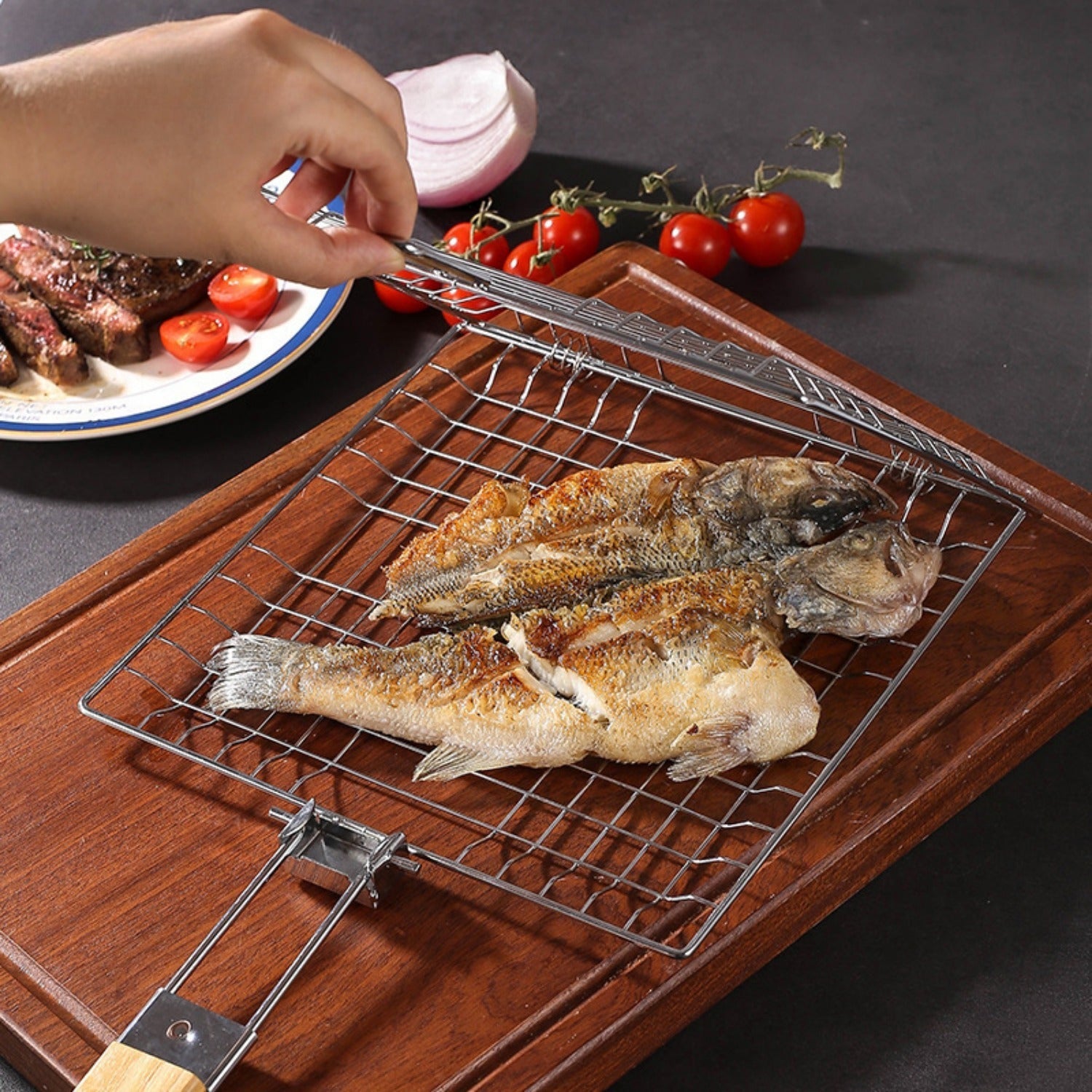 GrillMaster Pro – Iron Basket for Effortless Flipping & Grilling