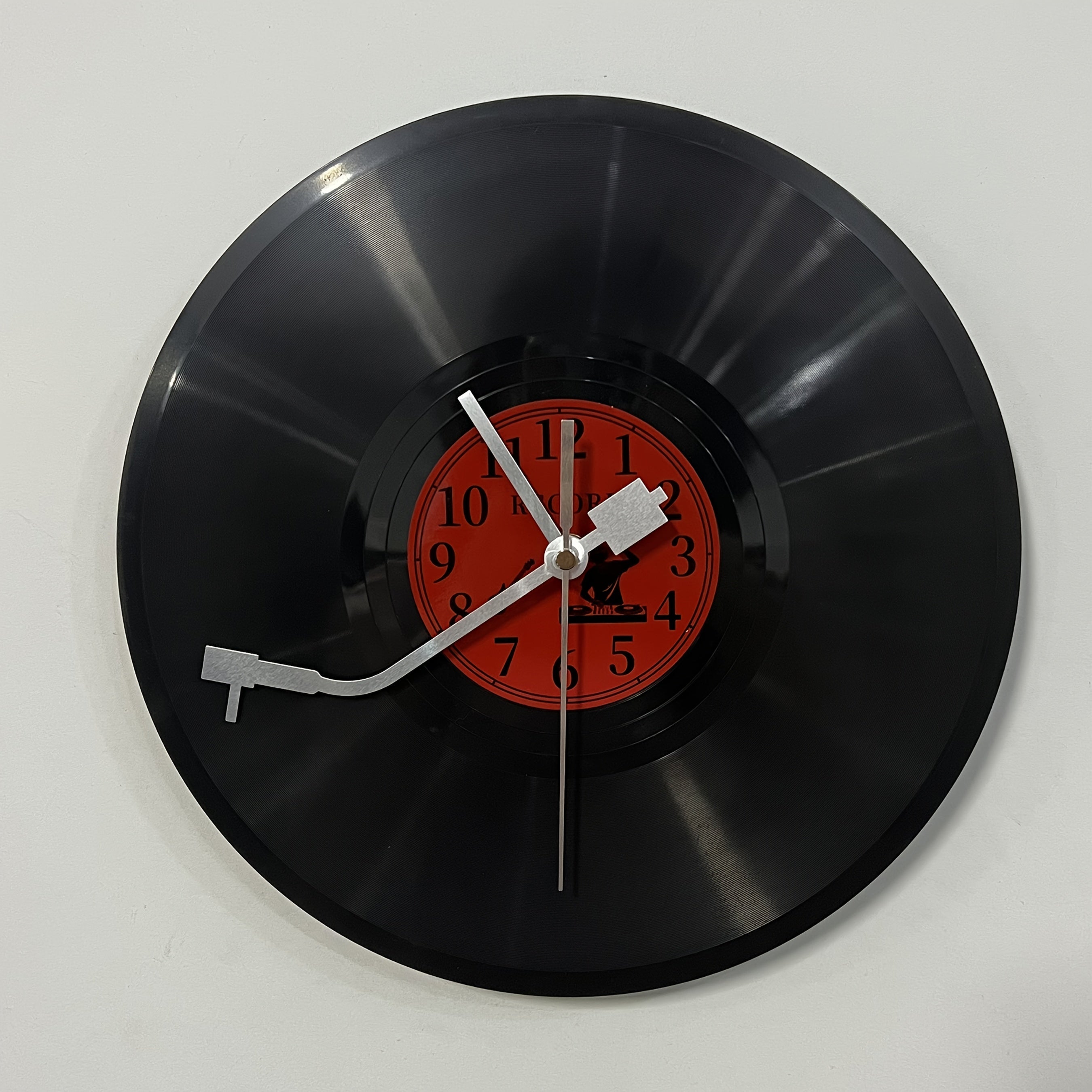 Classic Vinyl Record Wall Clock – Silent and Stylish Timepiece