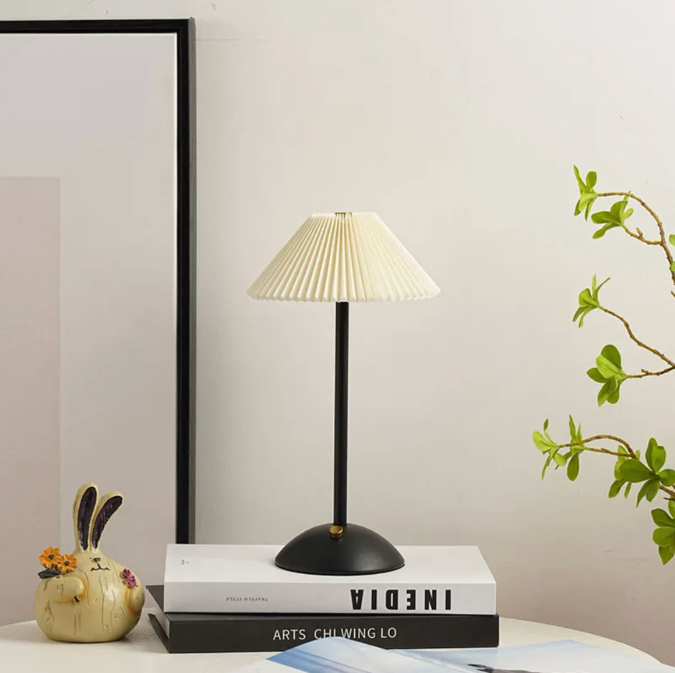 Wireless Modern Table Lamp with USB Charging Function LumiFold – 3-Step Dimmable | Bedside Lamp | Living Room