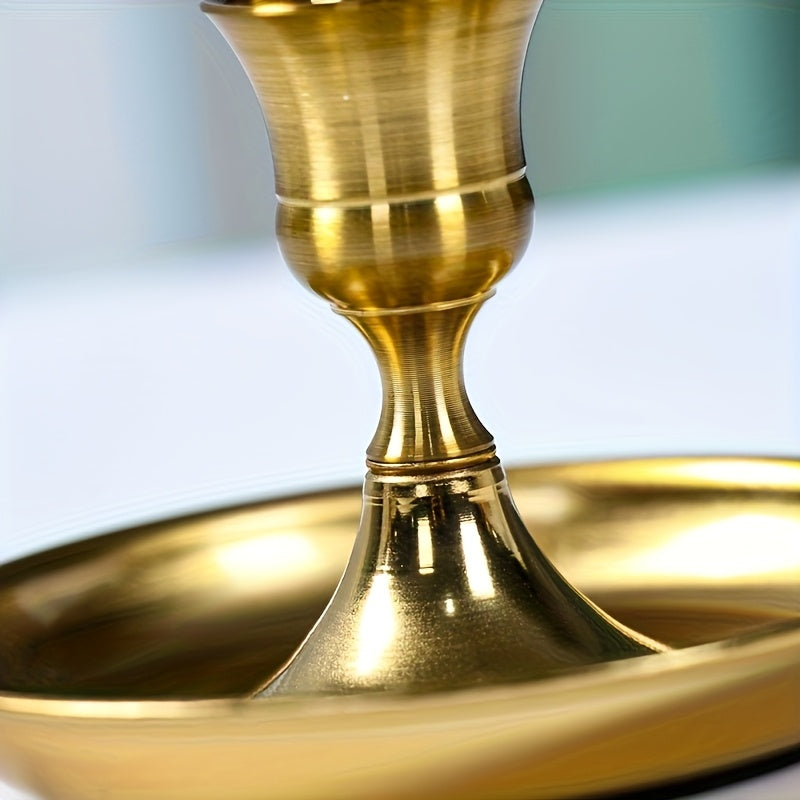 Radiant Elegance – Stunning Golden Candle Holder