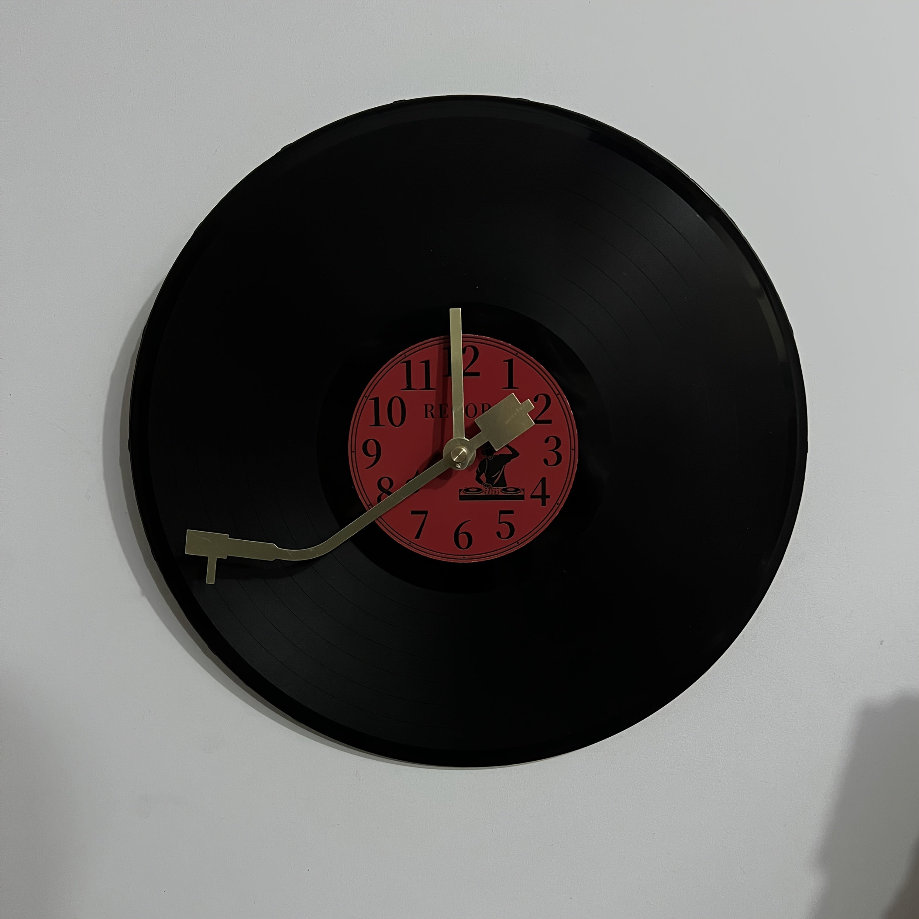 Classic Vinyl Record Wall Clock – Silent and Stylish Timepiece