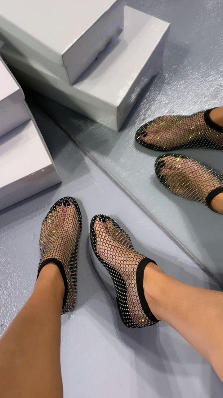 ZephyraLuxe™ — Step Confidently All Day with Breeze-Light Comfort and Sparkling Style